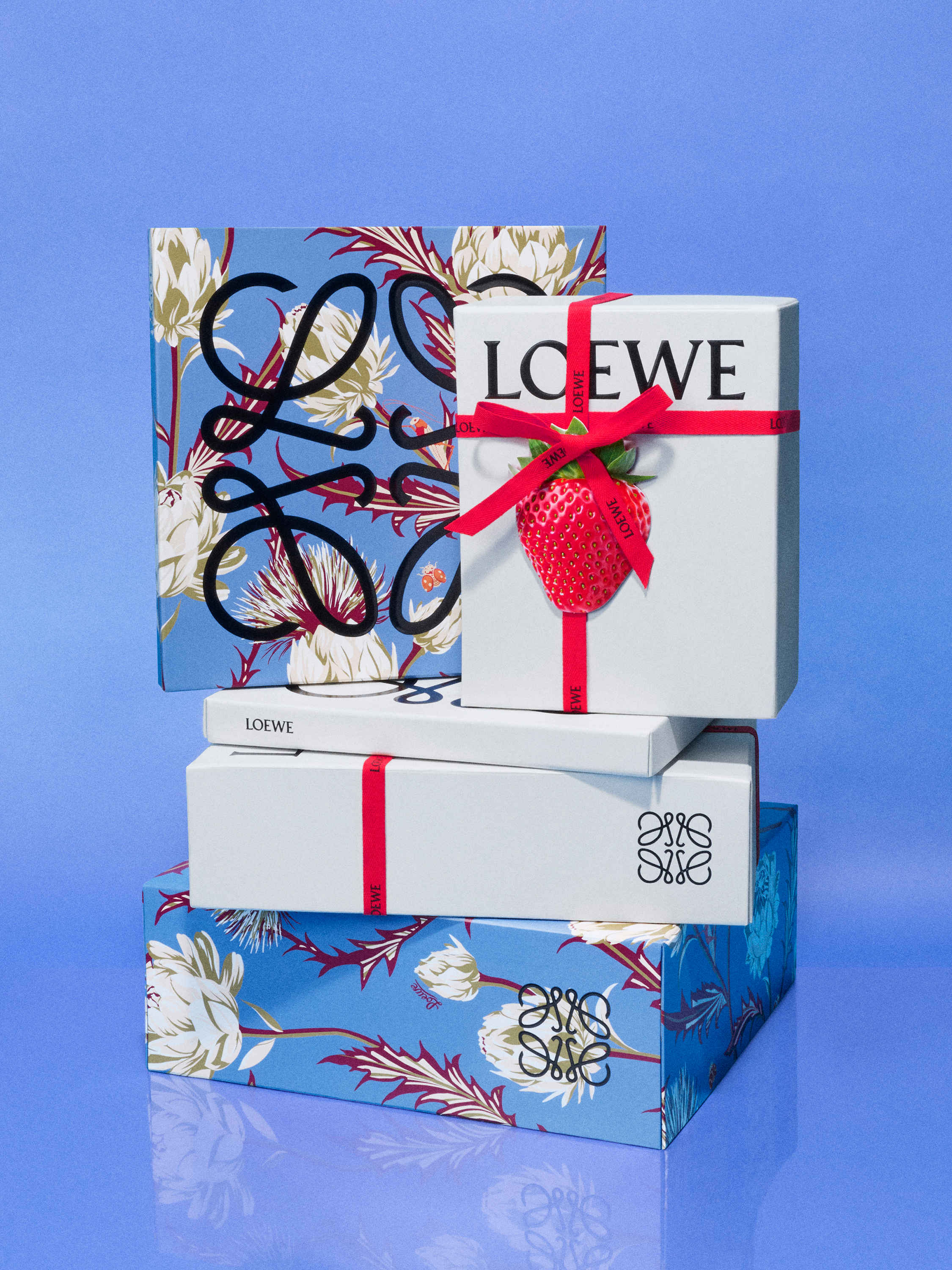 LOEWE 001 - the first LOEWE perfume by Jonathan Anderson - ロエベ